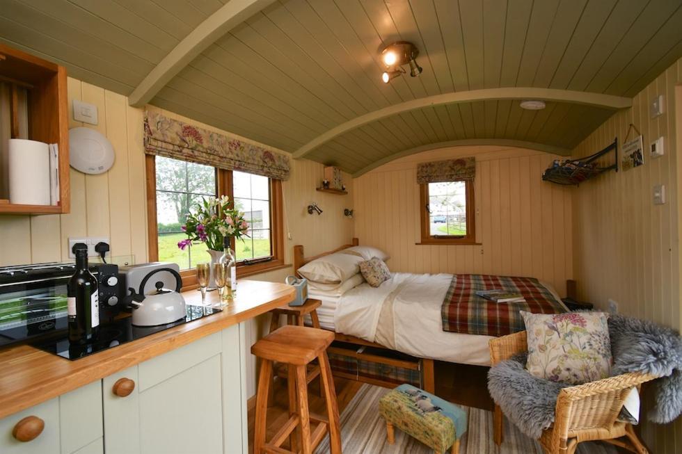 The Shepherds Hut Carmarthen Buitenkant foto