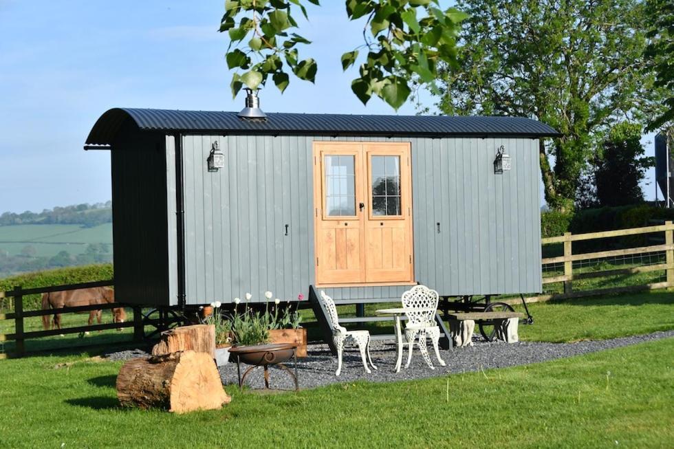 The Shepherds Hut Carmarthen Buitenkant foto
